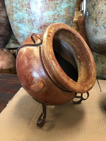 Regular or Cuban(slant) Clay pot with iron.